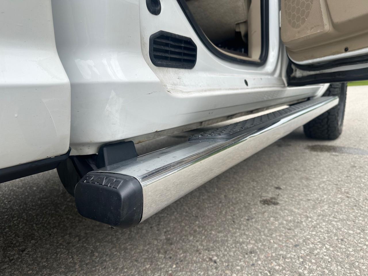 2015 RAM 1500 LARAMIE - DIESEL - 35” TIRES - Photo #9