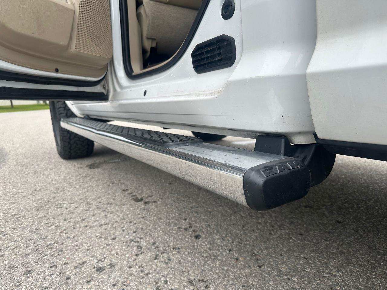 2015 RAM 1500 LARAMIE - DIESEL - 35” TIRES - Photo #10