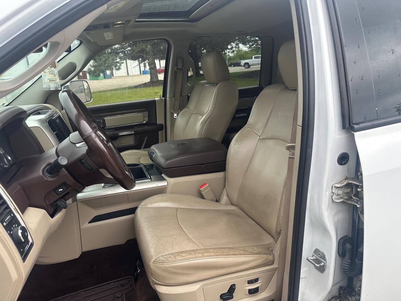 2015 RAM 1500 LARAMIE - DIESEL - 35” TIRES - Photo #12