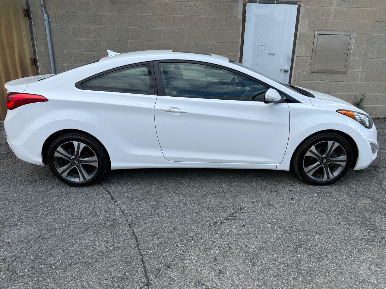 2013 Hyundai Elantra Coupe SE - Photo #4
