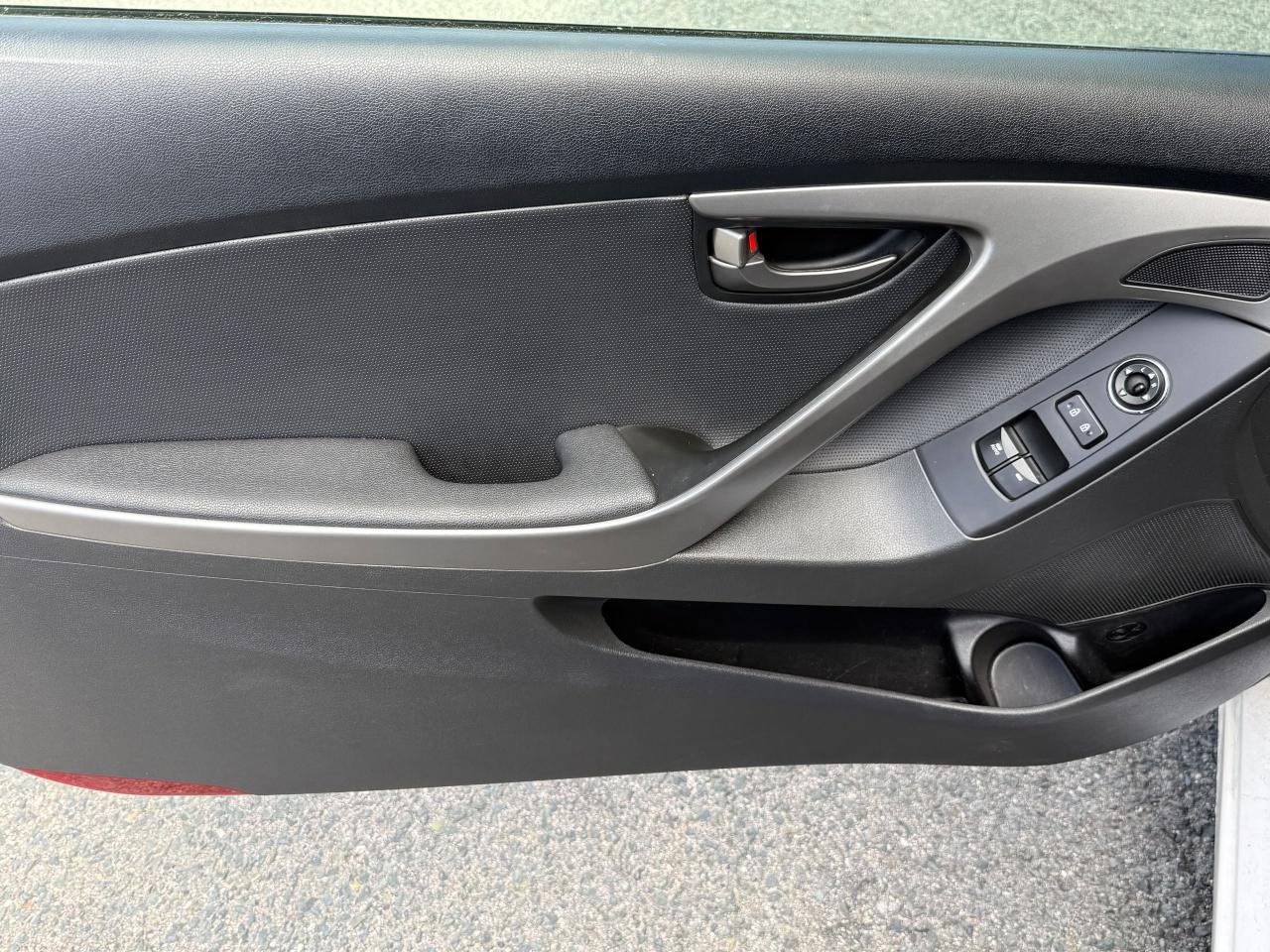 2013 Hyundai Elantra Coupe SE - Photo #9