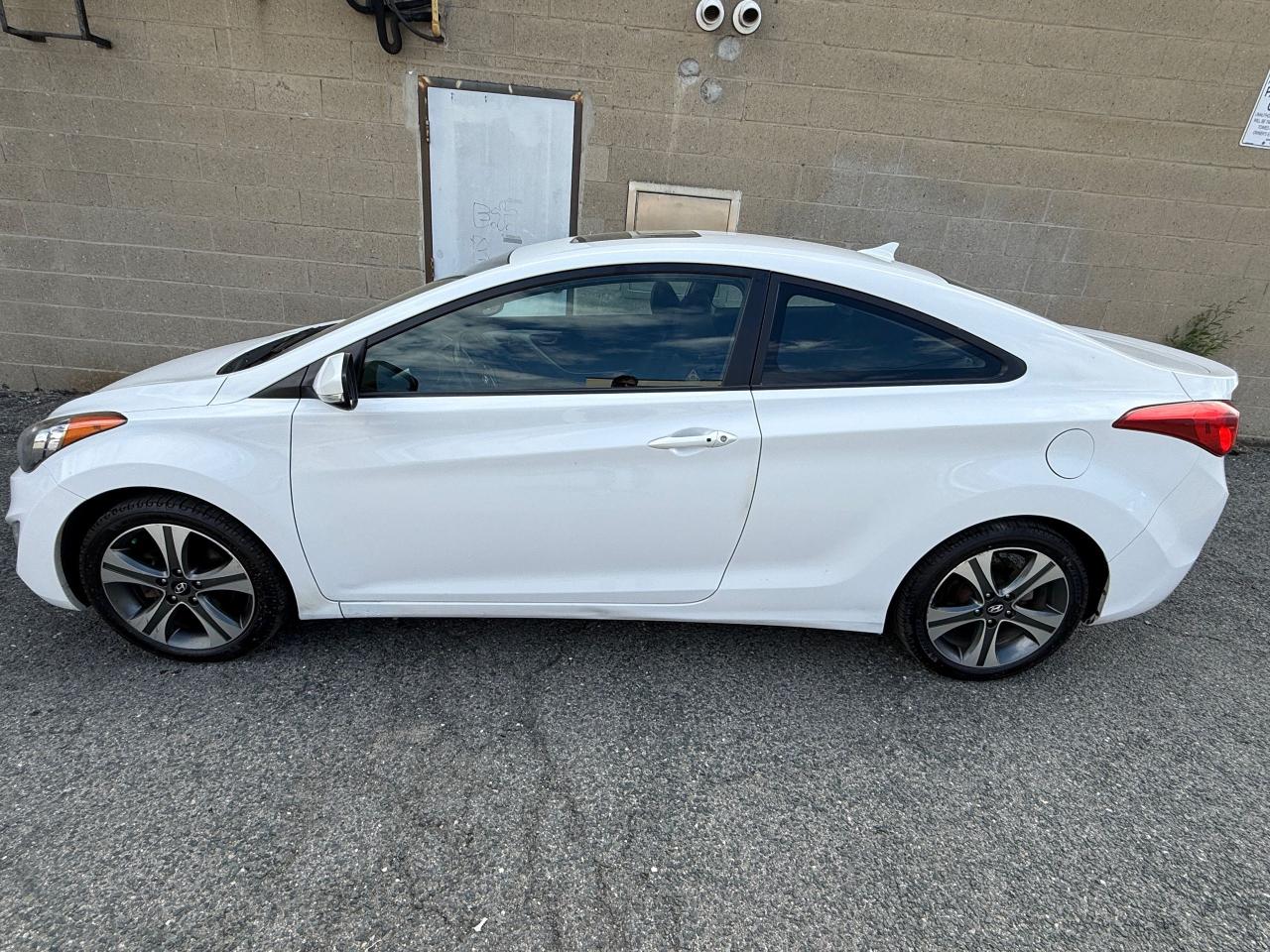 2013 Hyundai Elantra Coupe SE - Photo #8