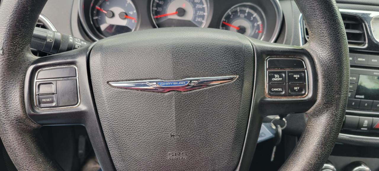 2013 Chrysler 200 LX - Photo #12