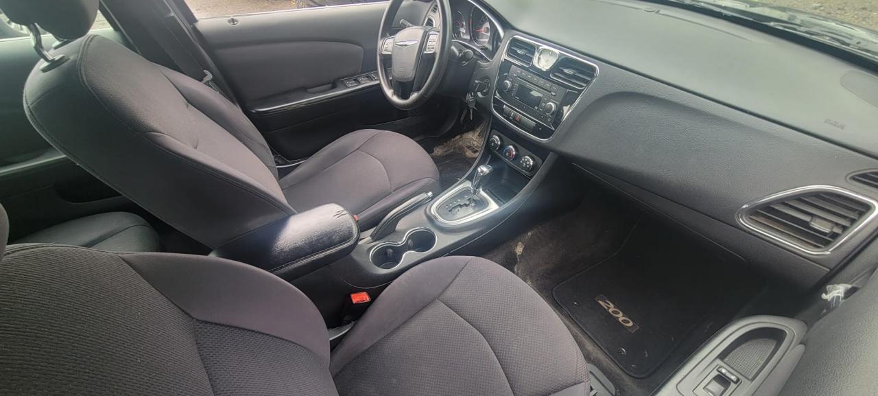 2013 Chrysler 200 LX - Photo #6