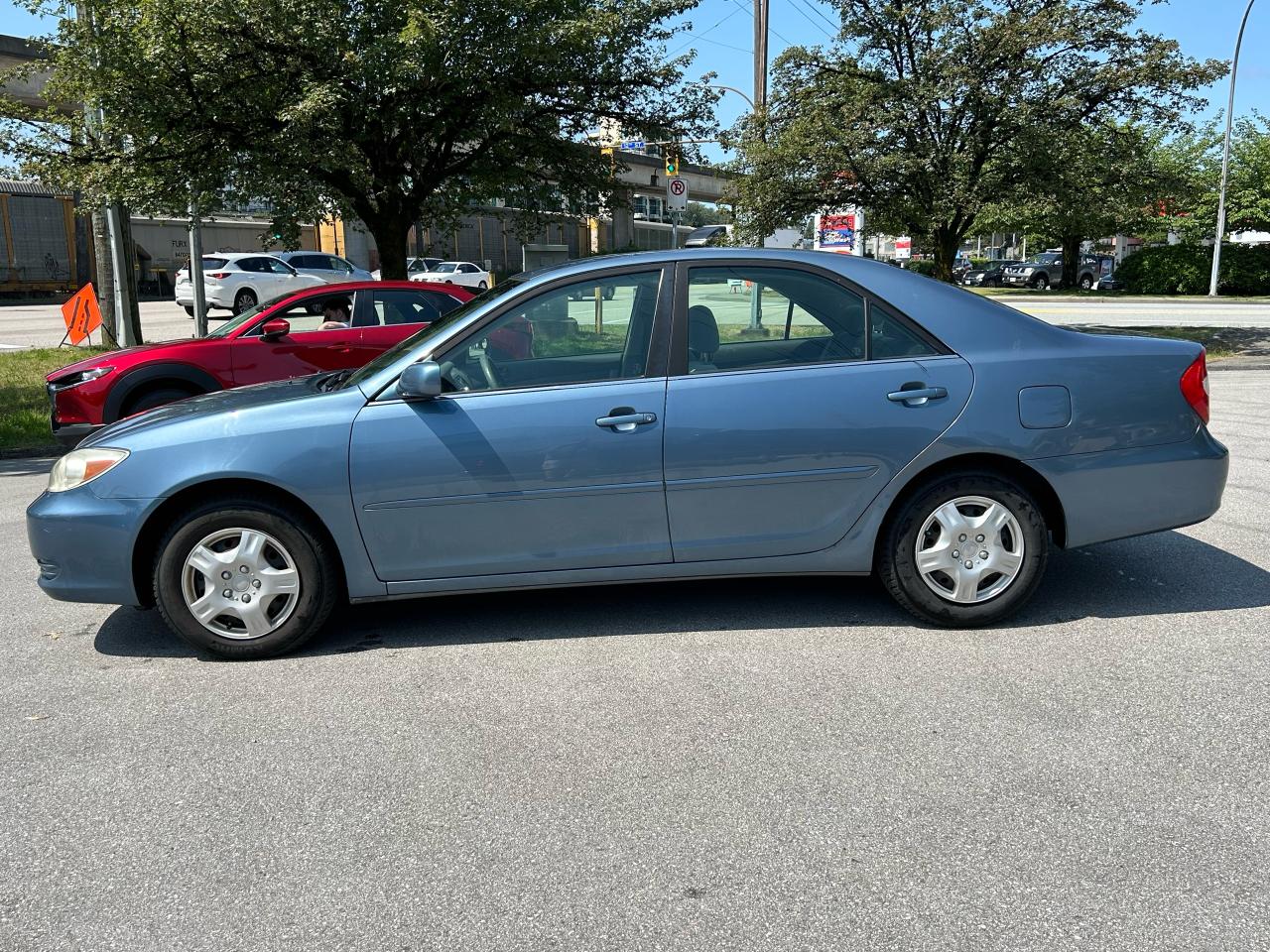 2002 Toyota Camry LE - Photo #2