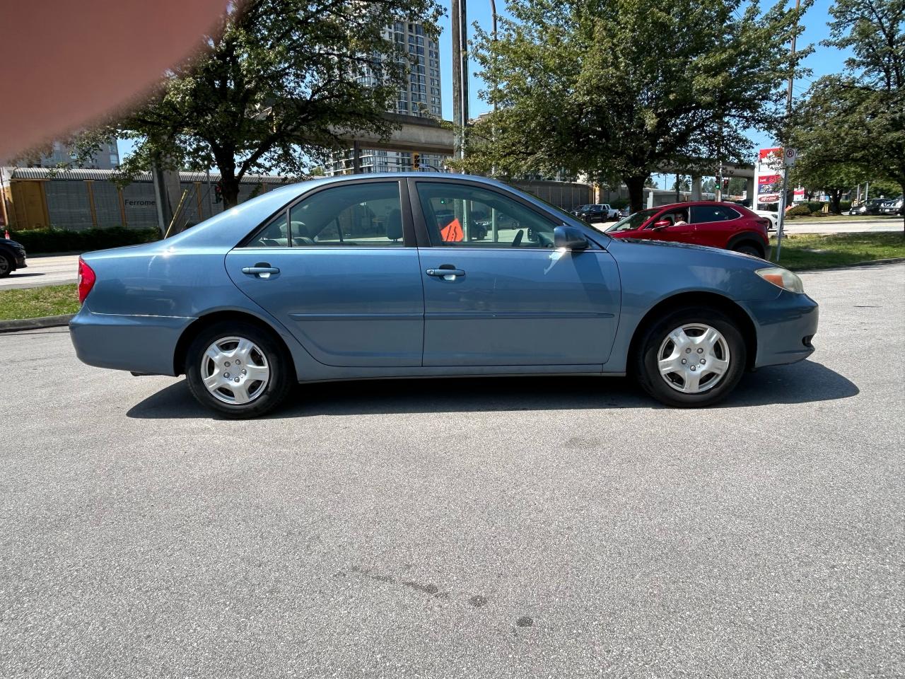 2002 Toyota Camry LE - Photo #5