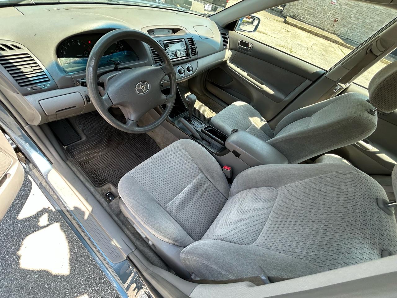 2002 Toyota Camry LE - Photo #9