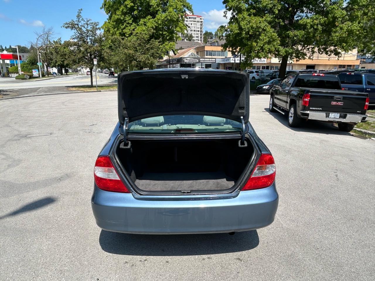 2002 Toyota Camry LE - Photo #8