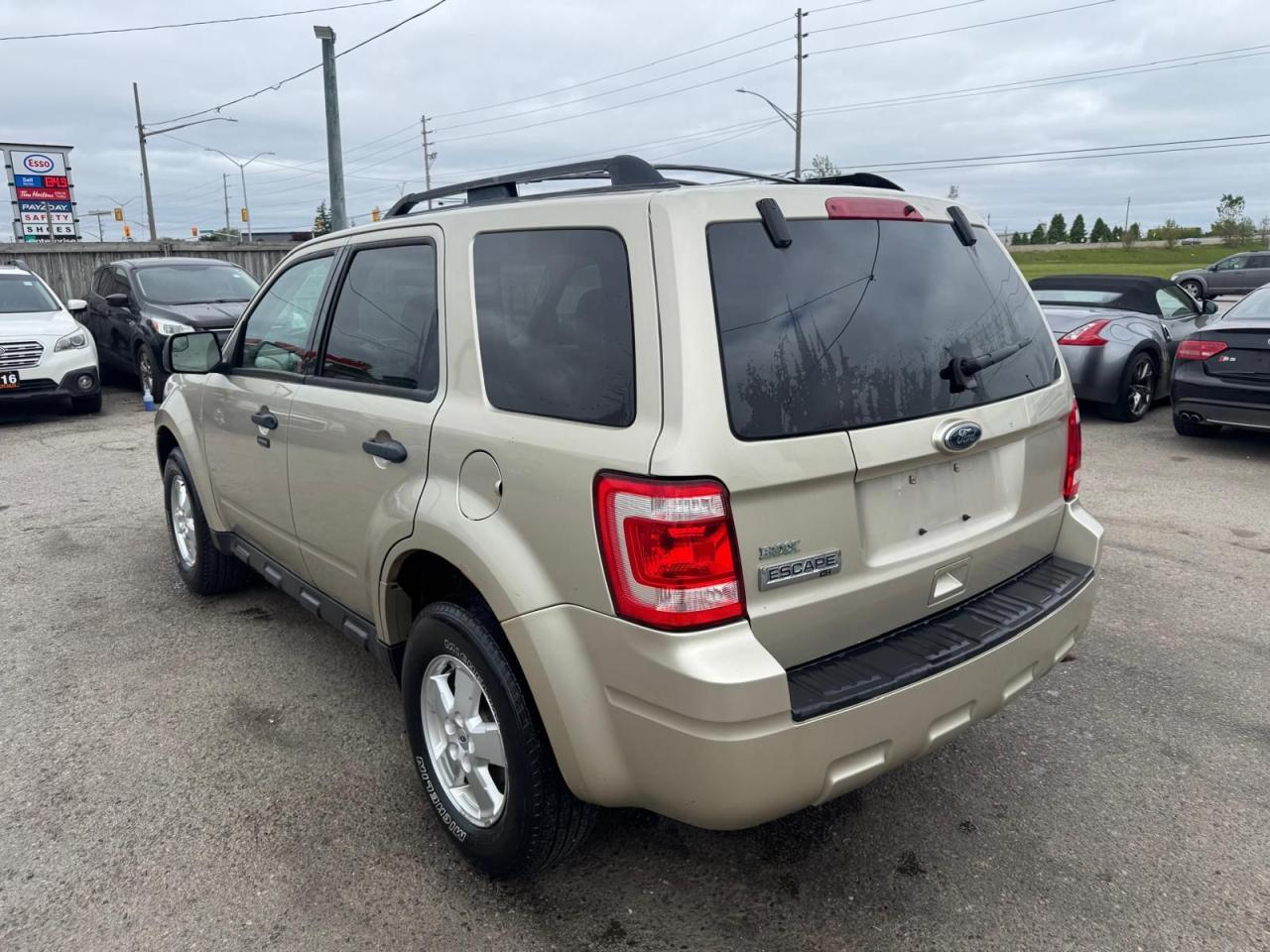 2010 Ford Escape XLT, AUTO, 4 CYL, ONLY 78,000KMS, CERTIFIED - Photo #3