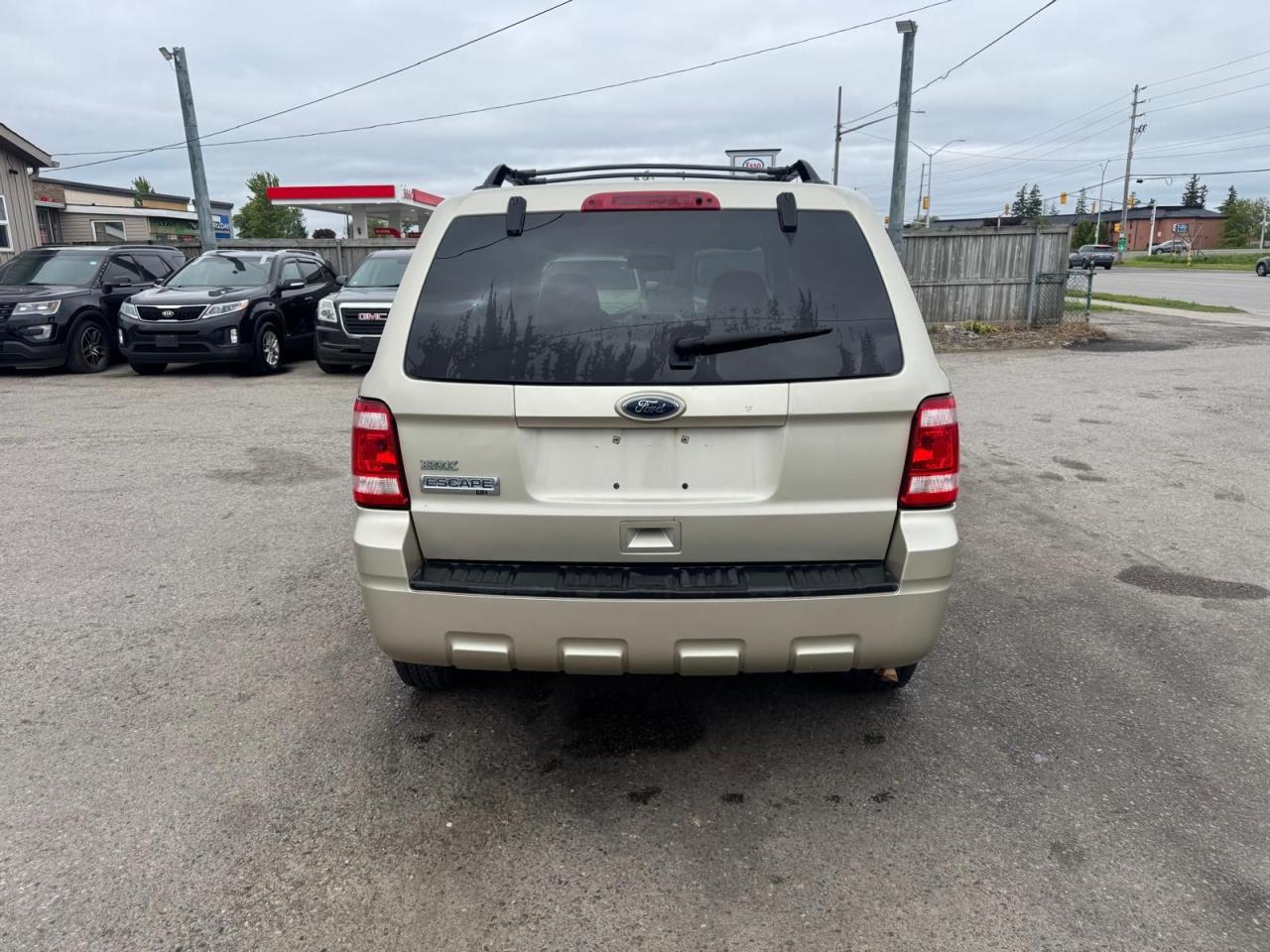 2010 Ford Escape XLT, AUTO, 4 CYL, ONLY 78,000KMS, CERTIFIED - Photo #4