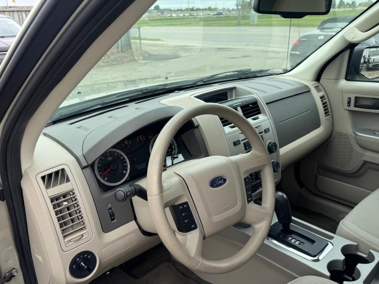 2010 Ford Escape XLT, AUTO, 4 CYL, ONLY 78,000KMS, CERTIFIED - Photo #12
