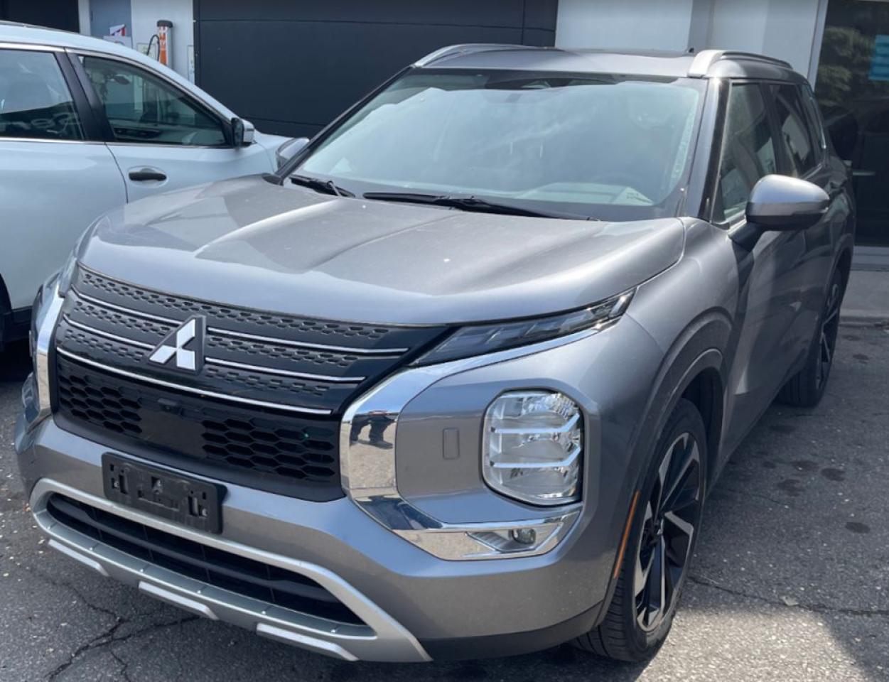 Used 2023 Mitsubishi Outlander LE S-AWC for sale in Orléans, ON