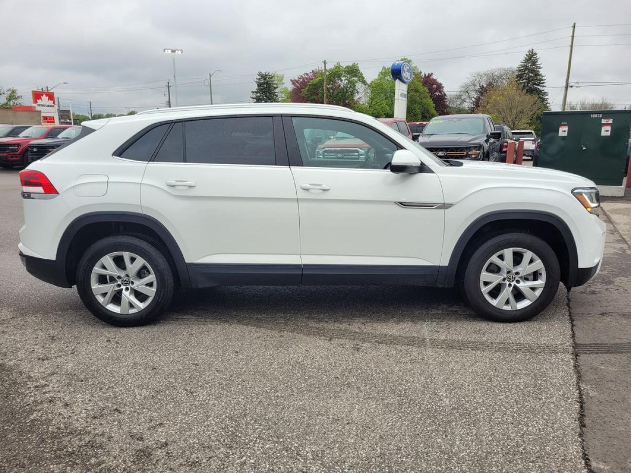 2023 Volkswagen Atlas Cross Sport Trendline Photo6