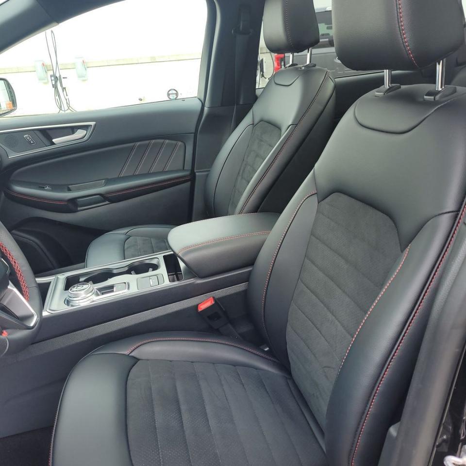 2024 Ford Edge ST Line Photo27