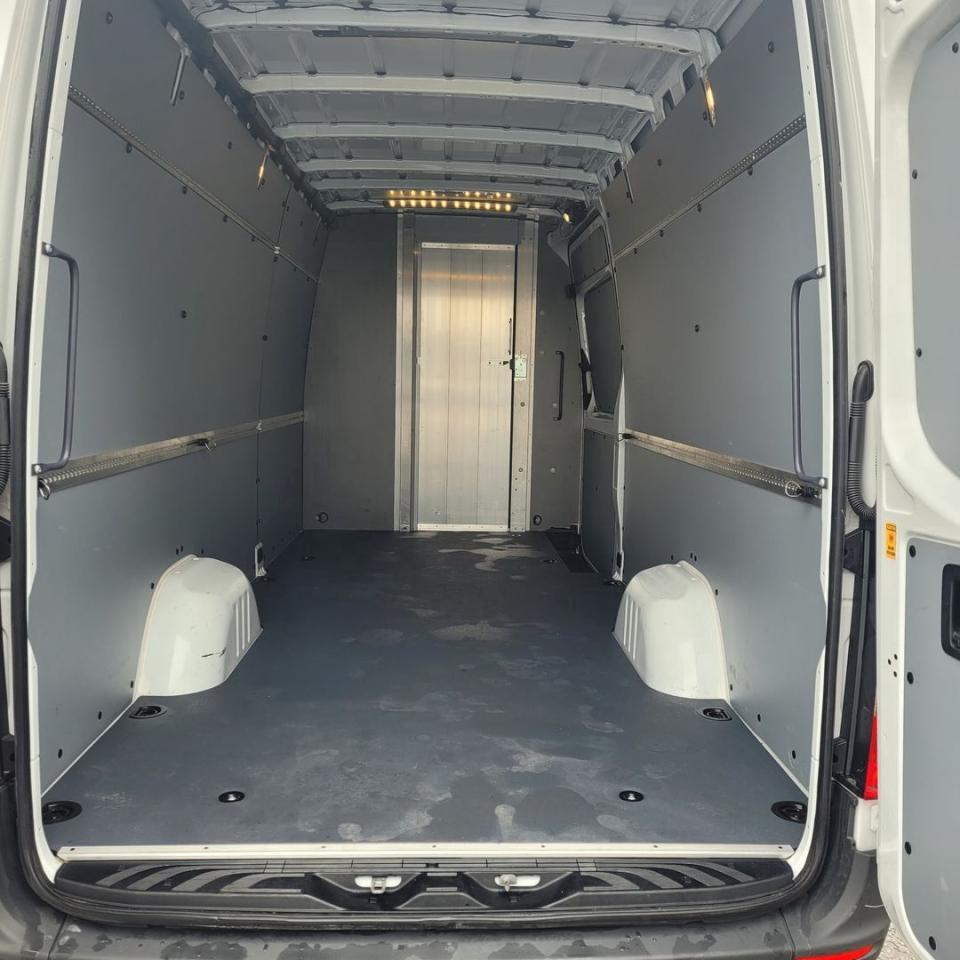 2023 Mercedes-Benz Sprinter 2500 Photo14