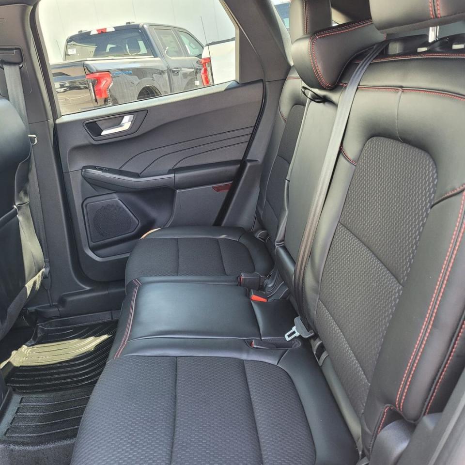 2024 Ford Escape ST-Line Photo28