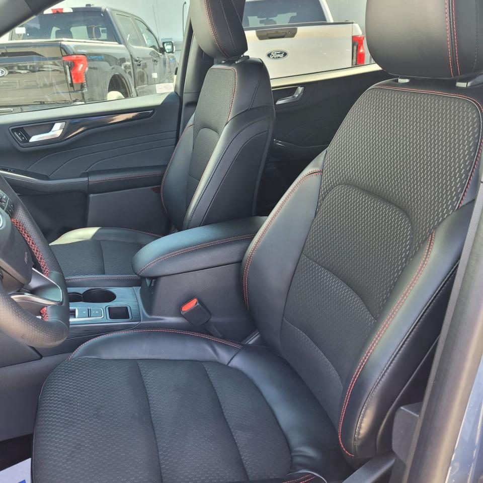 2024 Ford Escape ST-Line Photo27