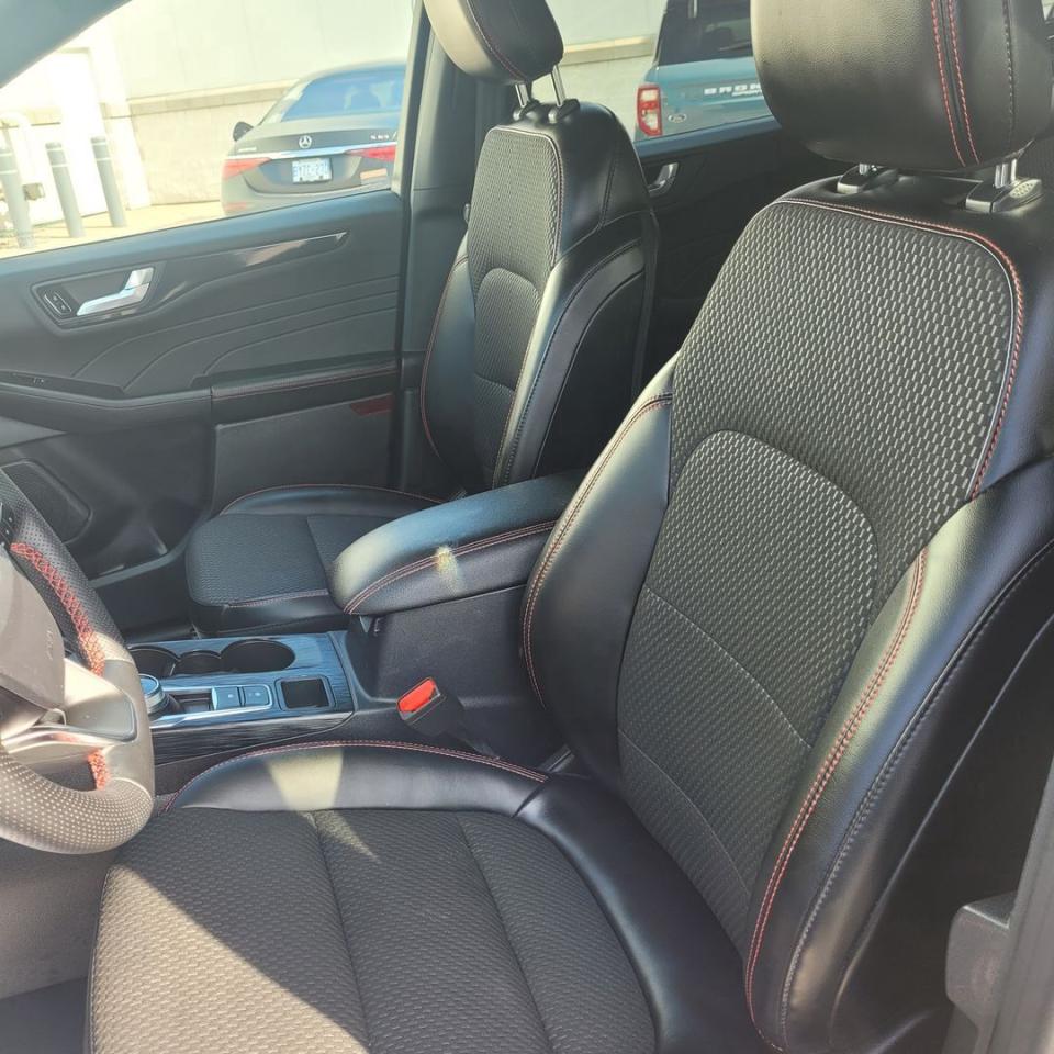 2023 Ford Escape ST-Line Select Photo26