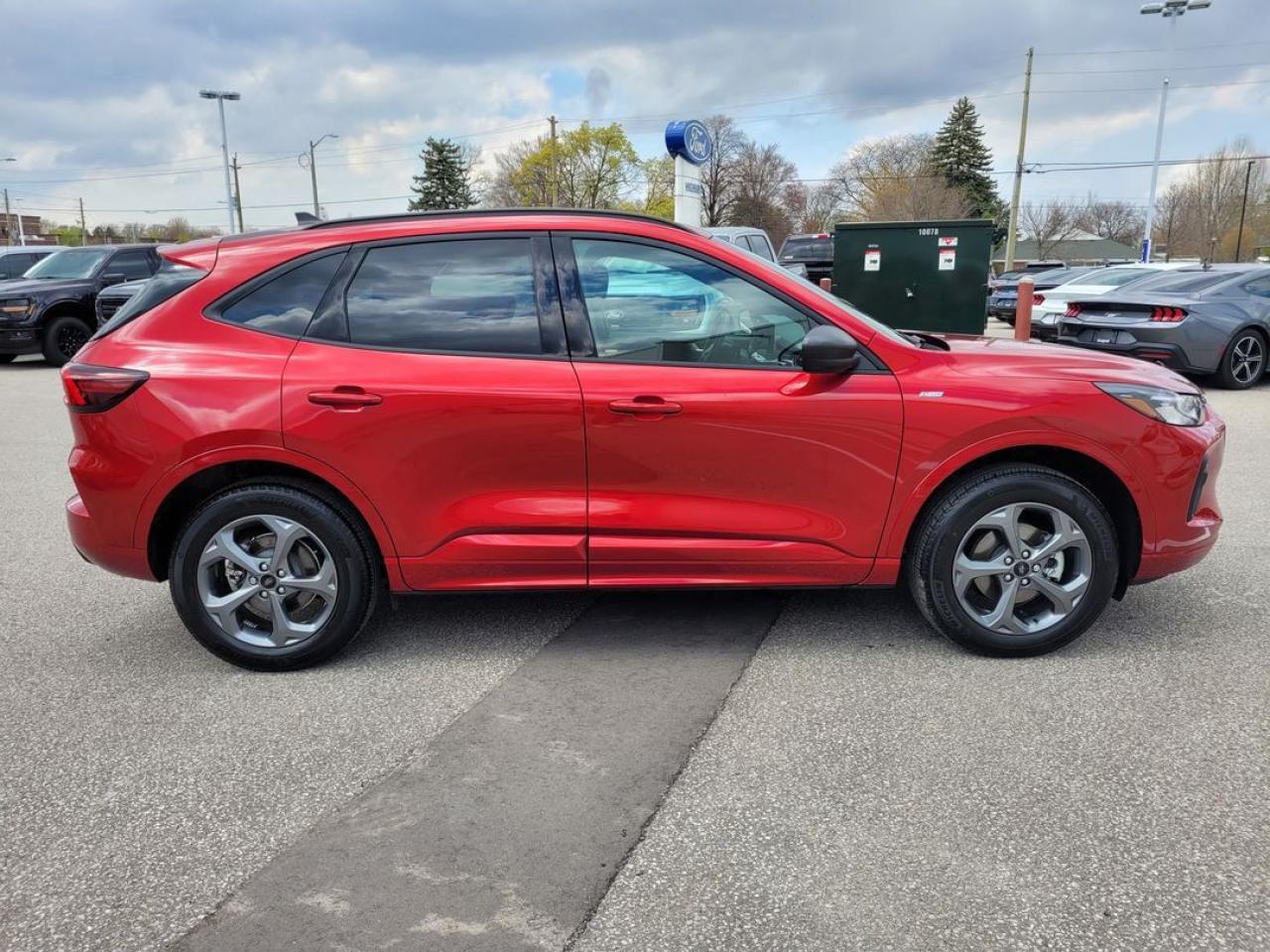 2024 Ford Escape ST-Line Photo24