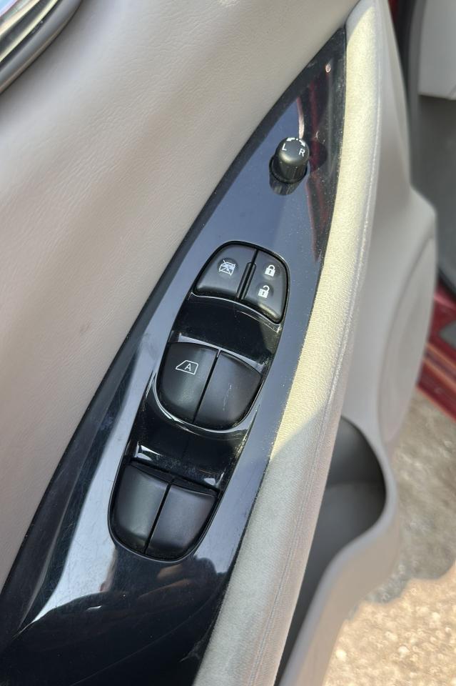 2012 Nissan Leaf SL - Photo #8