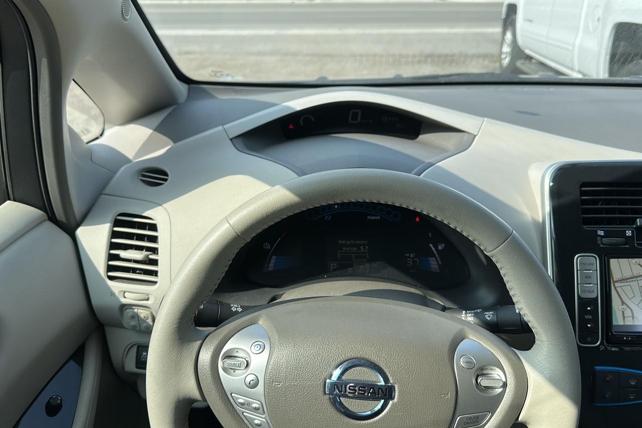 2012 Nissan Leaf SL - Photo #14
