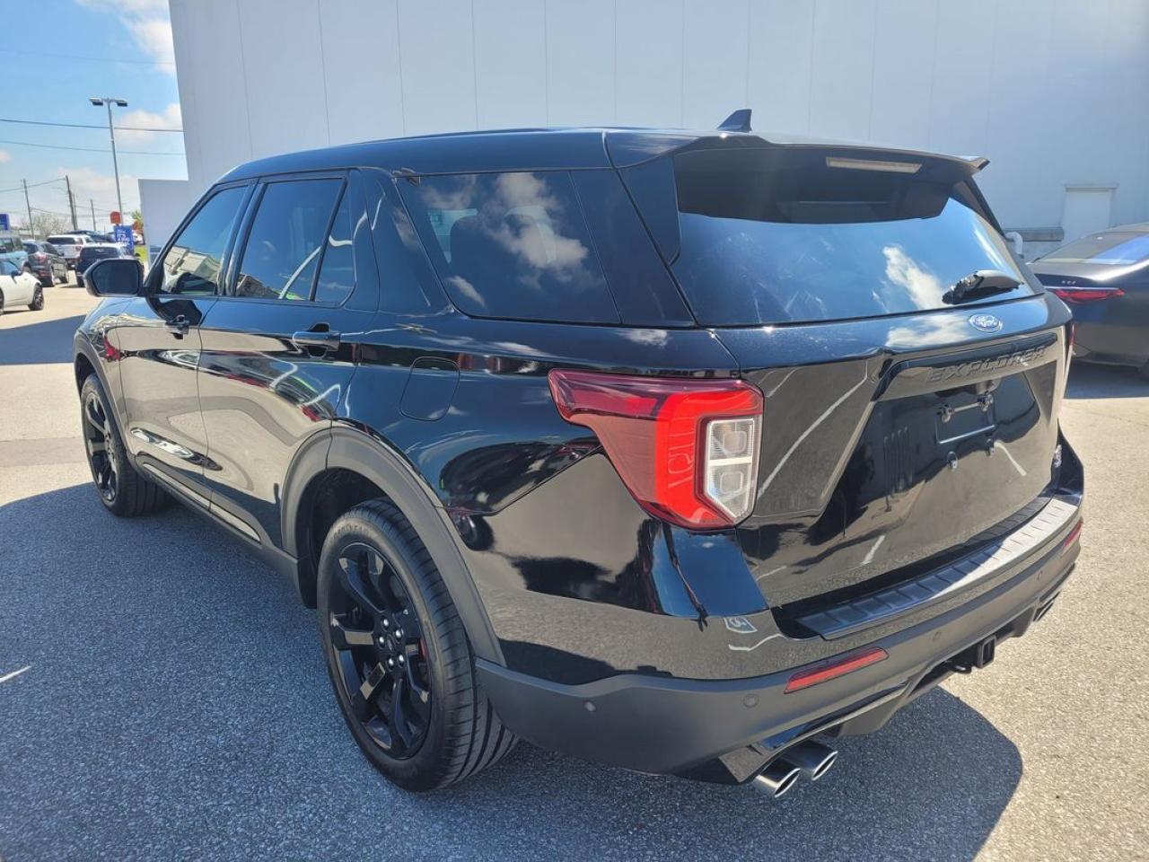 2021 Ford Explorer ST Photo24