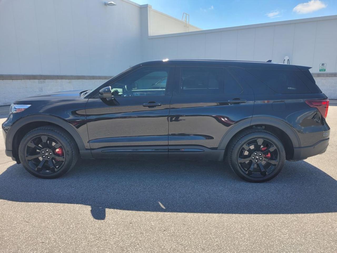 2021 Ford Explorer ST Photo2