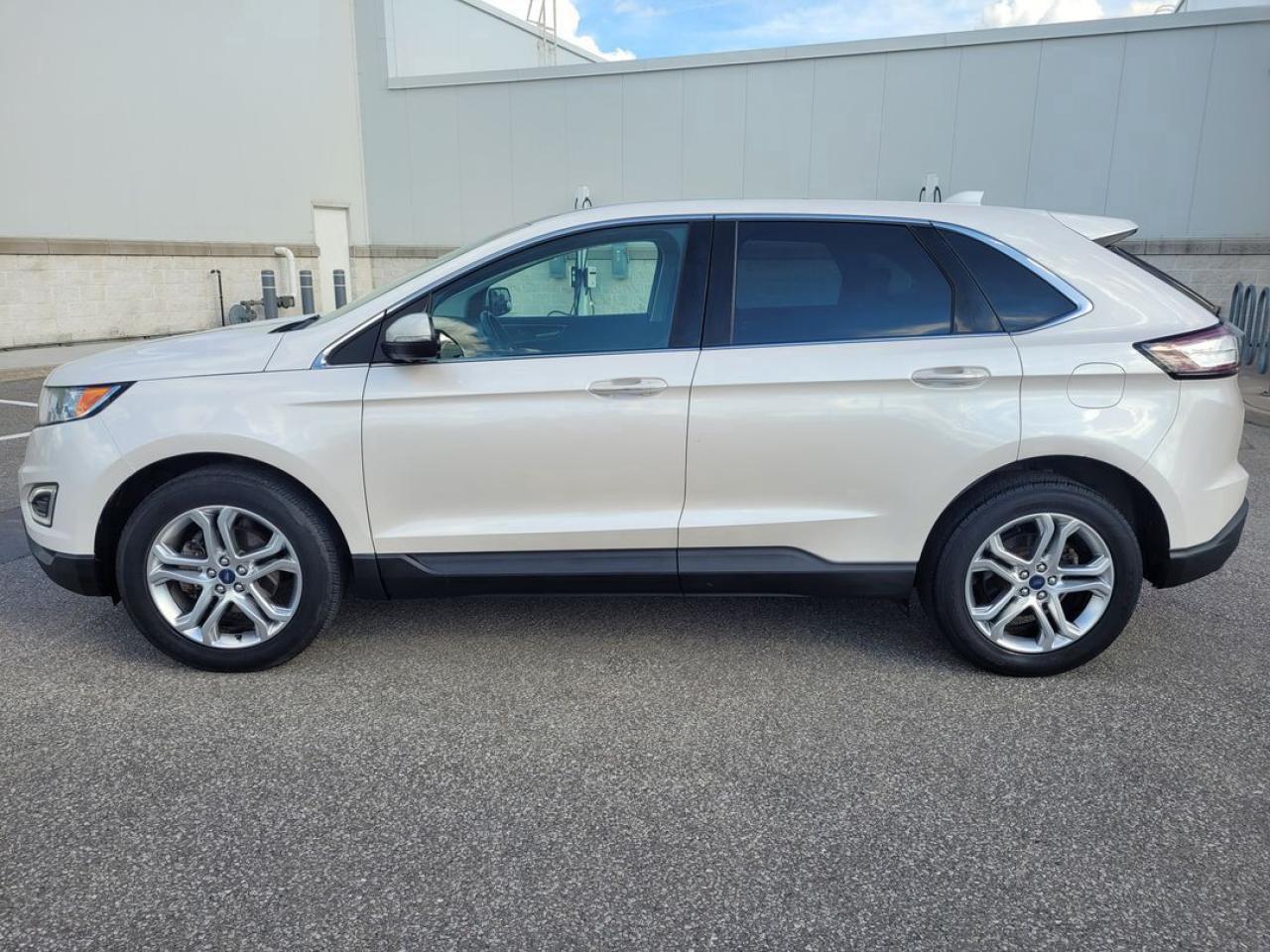 2018 Ford Edge Titanium Photo21