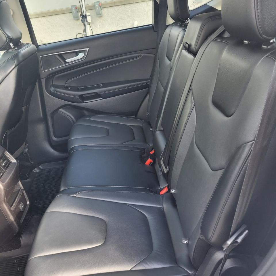 2018 Ford Edge Titanium Photo29