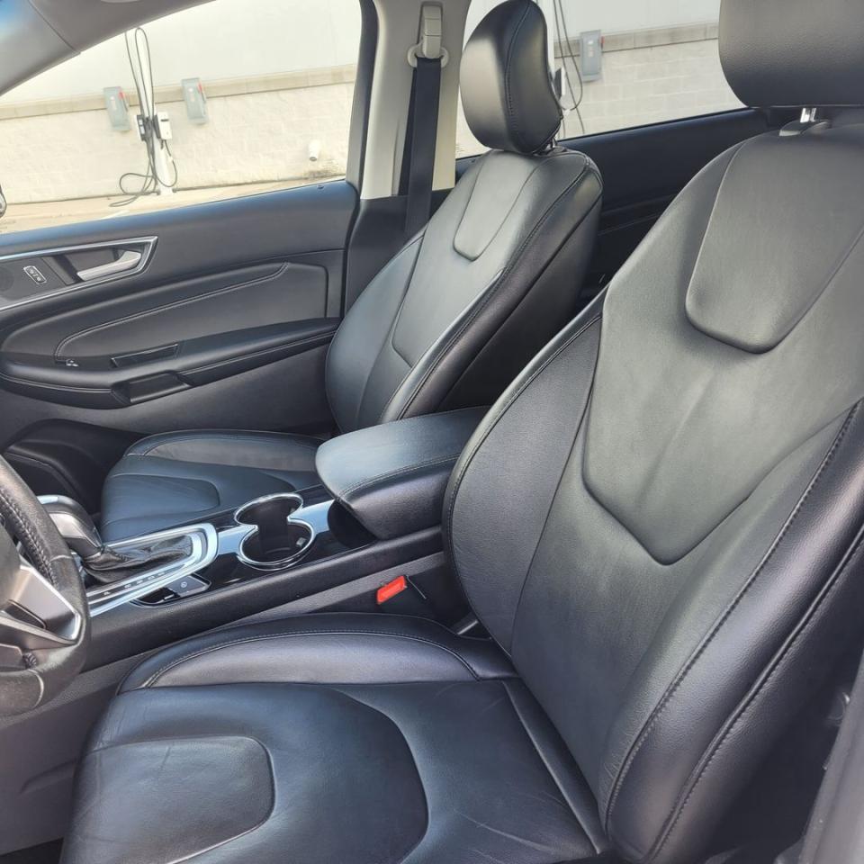 2018 Ford Edge Titanium Photo28