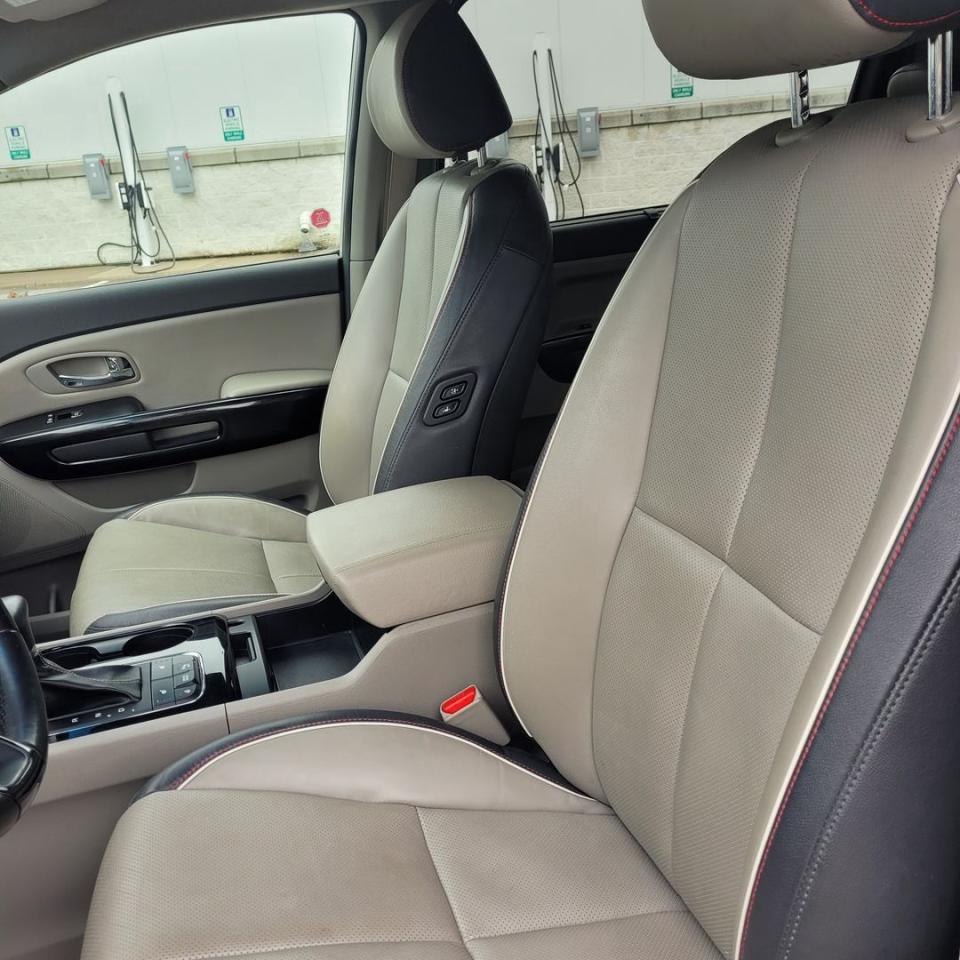 2018 Kia Sedona SX Photo29