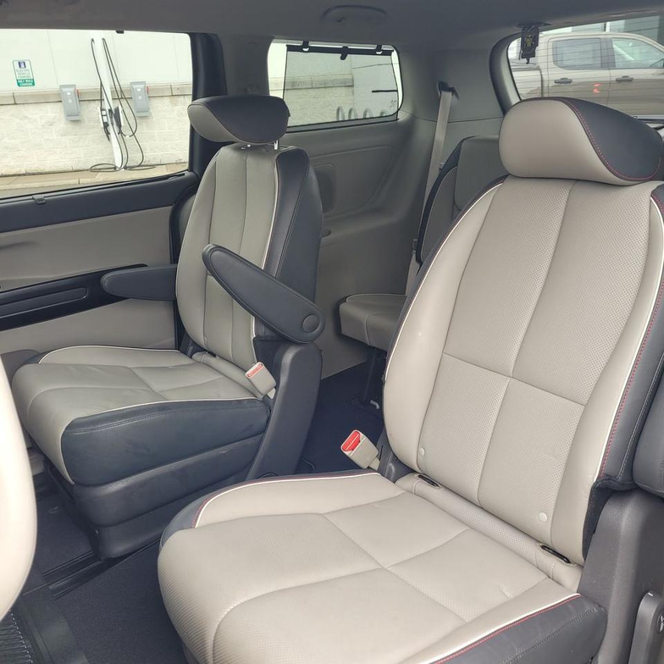 2018 Kia Sedona SX Photo30
