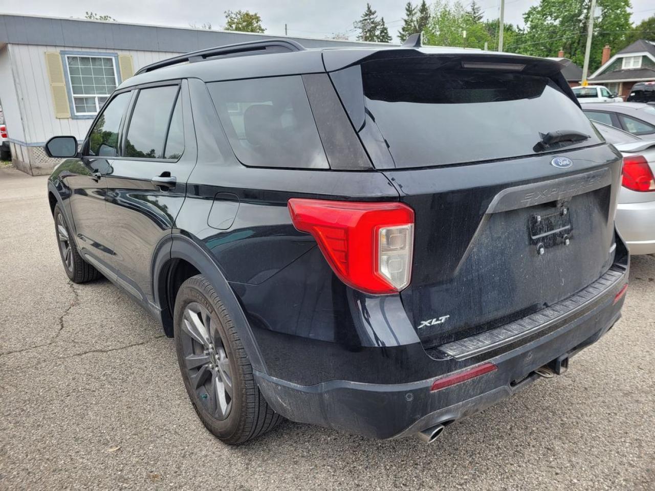 2021 Ford Explorer XLT Photo2