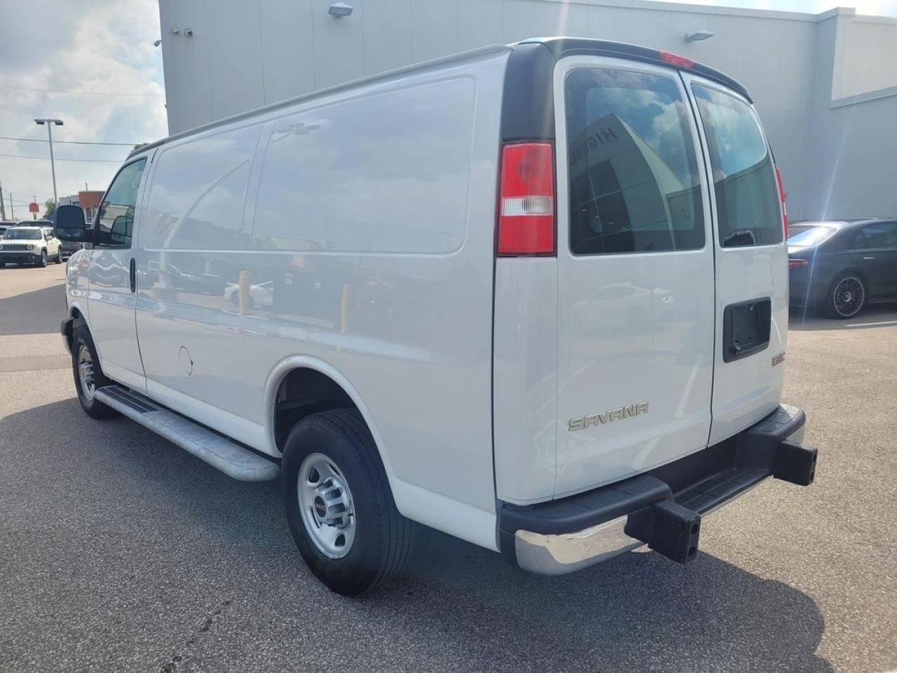 2023 GMC Savana 2500 Work Van Photo3