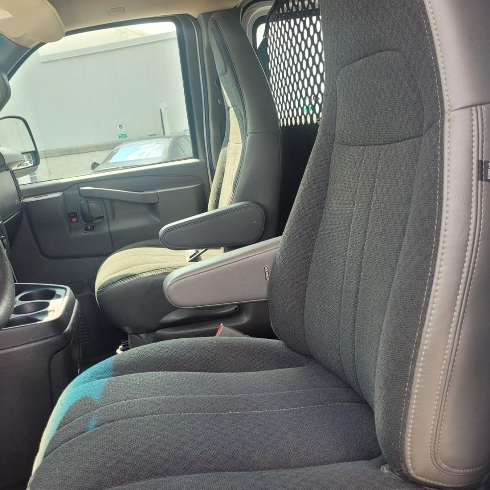 2023 GMC Savana 2500 Work Van Photo9