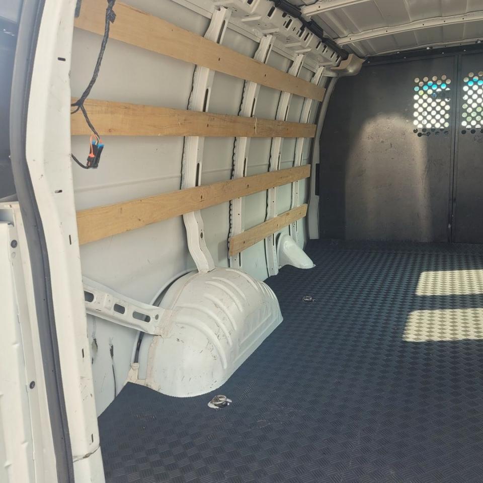 2023 GMC Savana 2500 Work Van Photo16