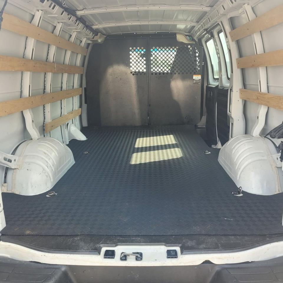 2023 GMC Savana 2500 Work Van Photo17
