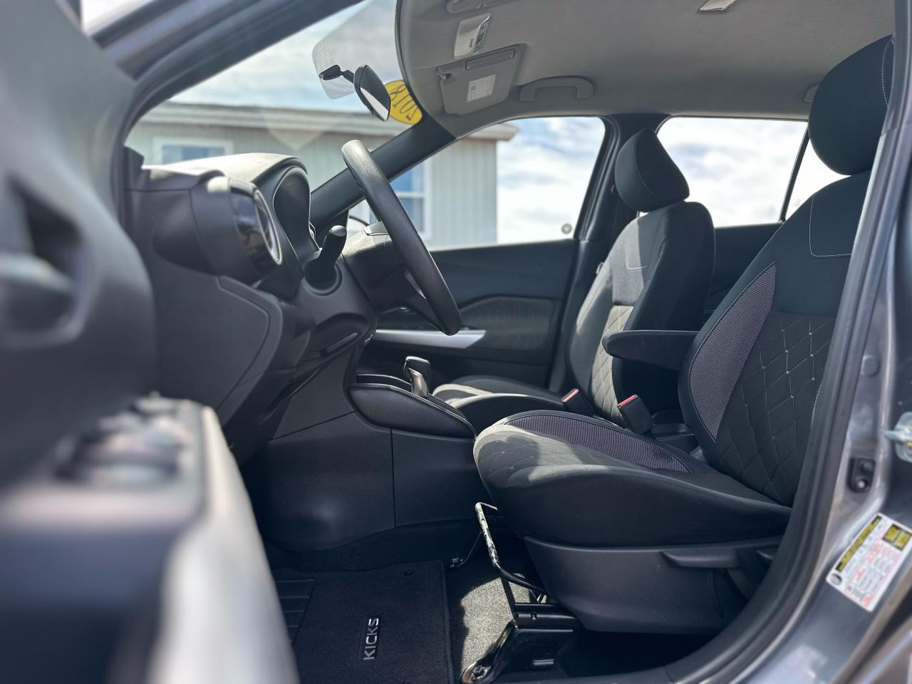 2018 Nissan Kicks SV AWD Photo5