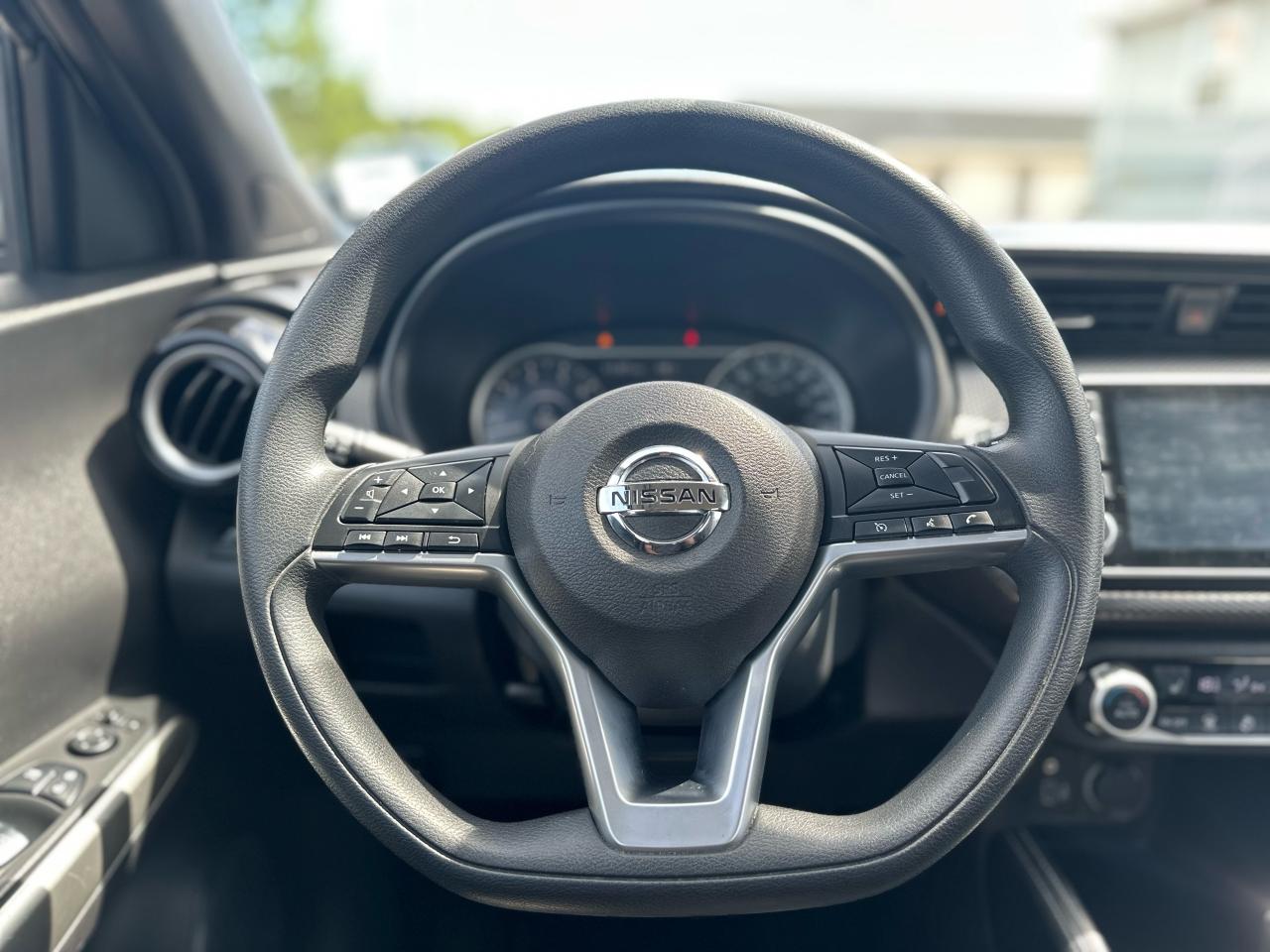 2018 Nissan Kicks SV AWD Photo5