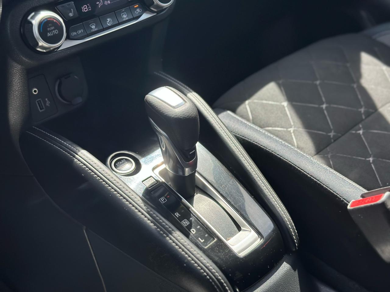 2018 Nissan Kicks SV AWD Photo5