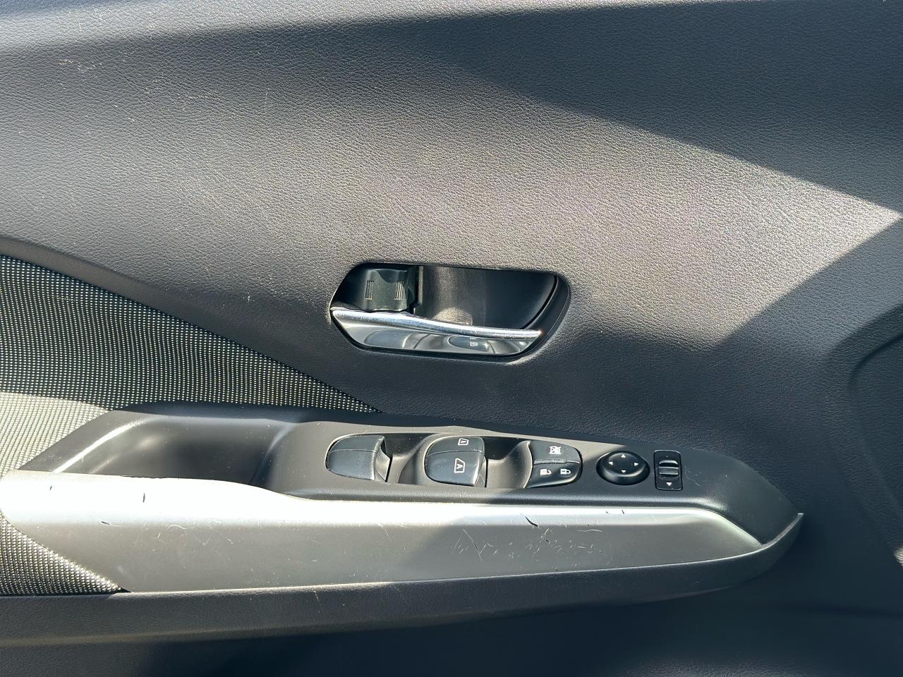 2018 Nissan Kicks SV AWD Photo5