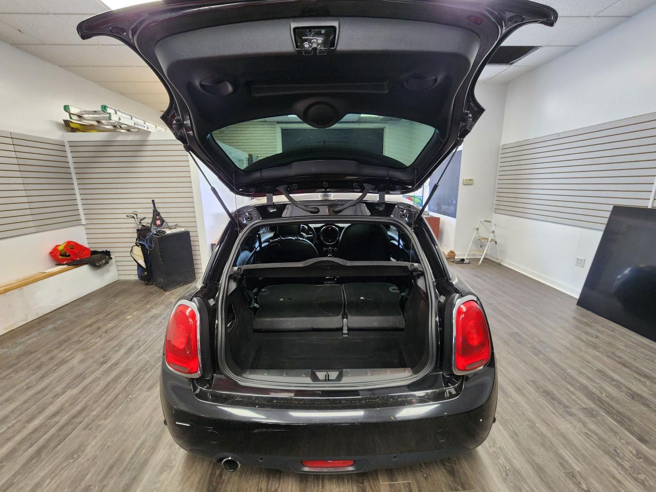 2018 MINI Cooper COOPER CLEAN CARFAX NO ACCIDENTS - Photo #9