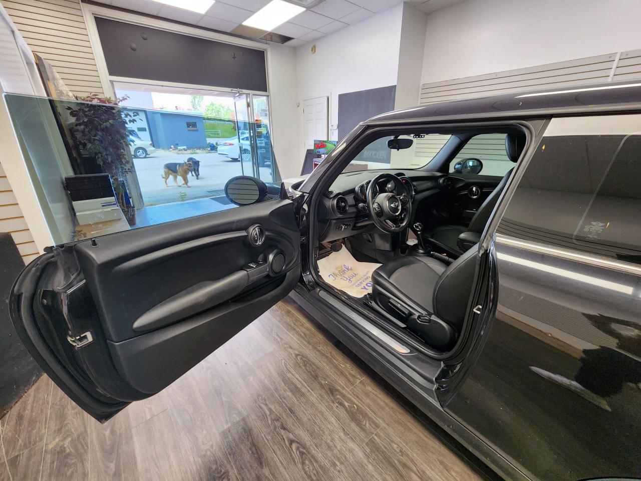2018 MINI Cooper COOPER CLEAN CARFAX NO ACCIDENTS - Photo #10