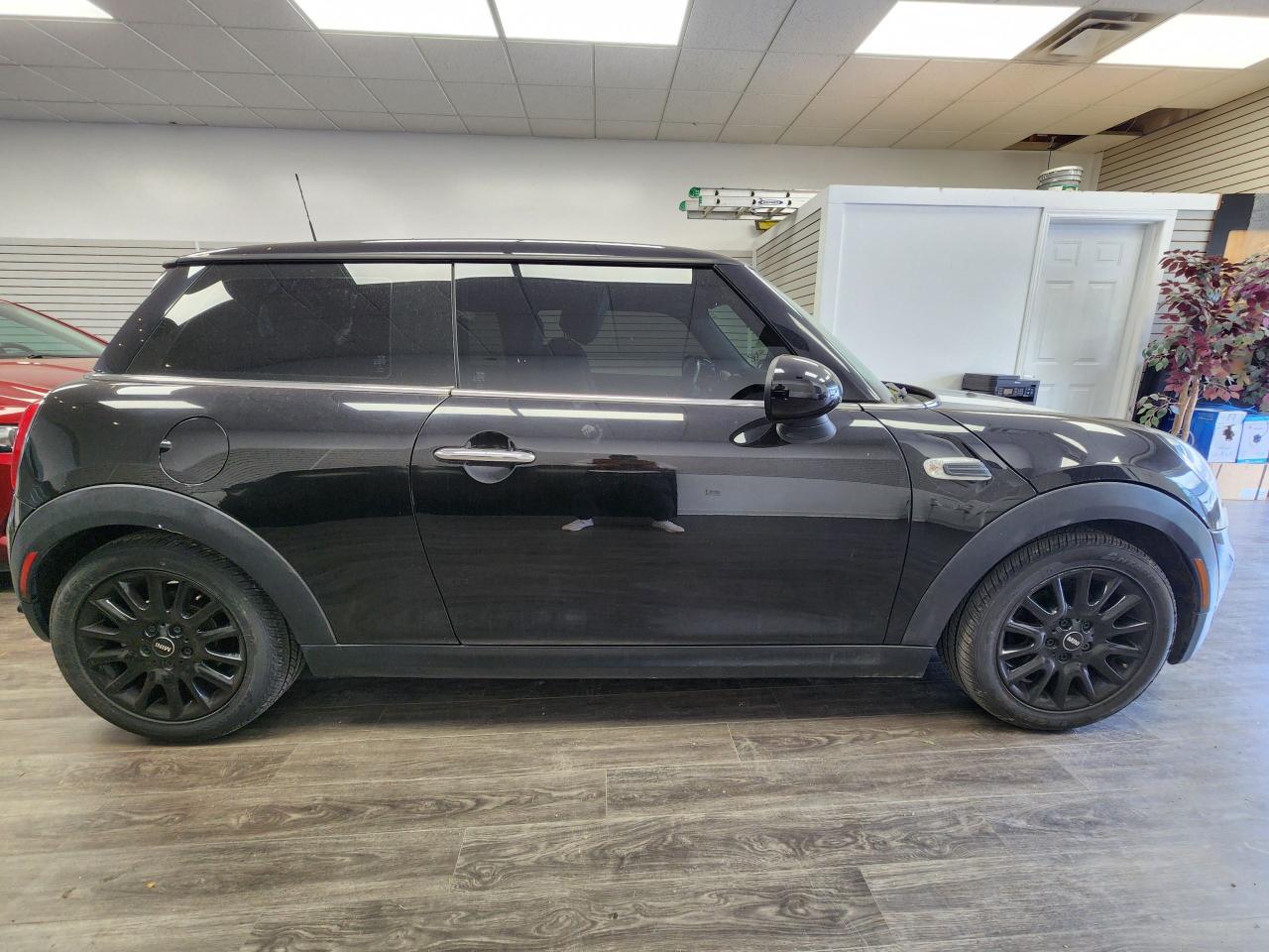 2018 MINI Cooper COOPER CLEAN CARFAX NO ACCIDENTS - Photo #4