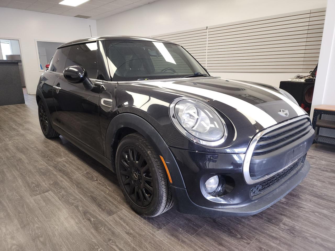 2018 MINI Cooper COOPER CLEAN CARFAX NO ACCIDENTS Photo2