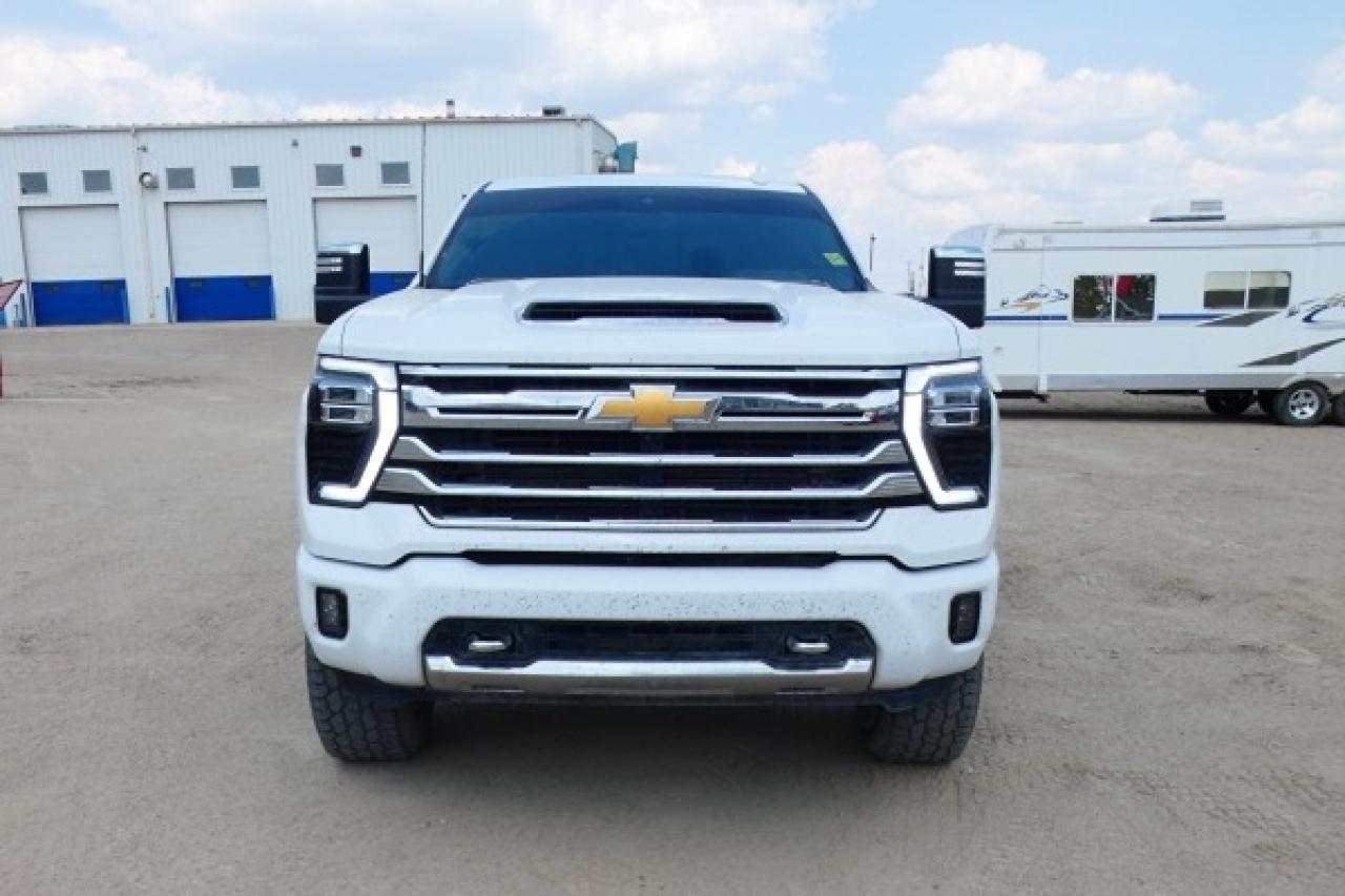 2024 Chevrolet Silverado 2500 High Country DURA DSL w/H&C L, S/R, NAV, BUC - Photo #3