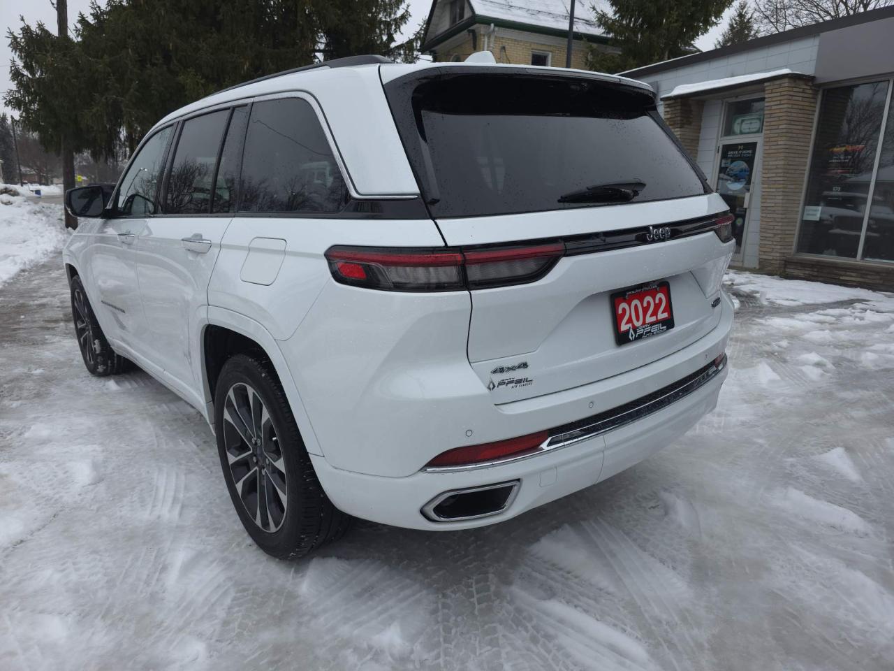 2022 Jeep Grand Cherokee Overland NAV! NAPPA LEATHER! LOW KMS! Photo