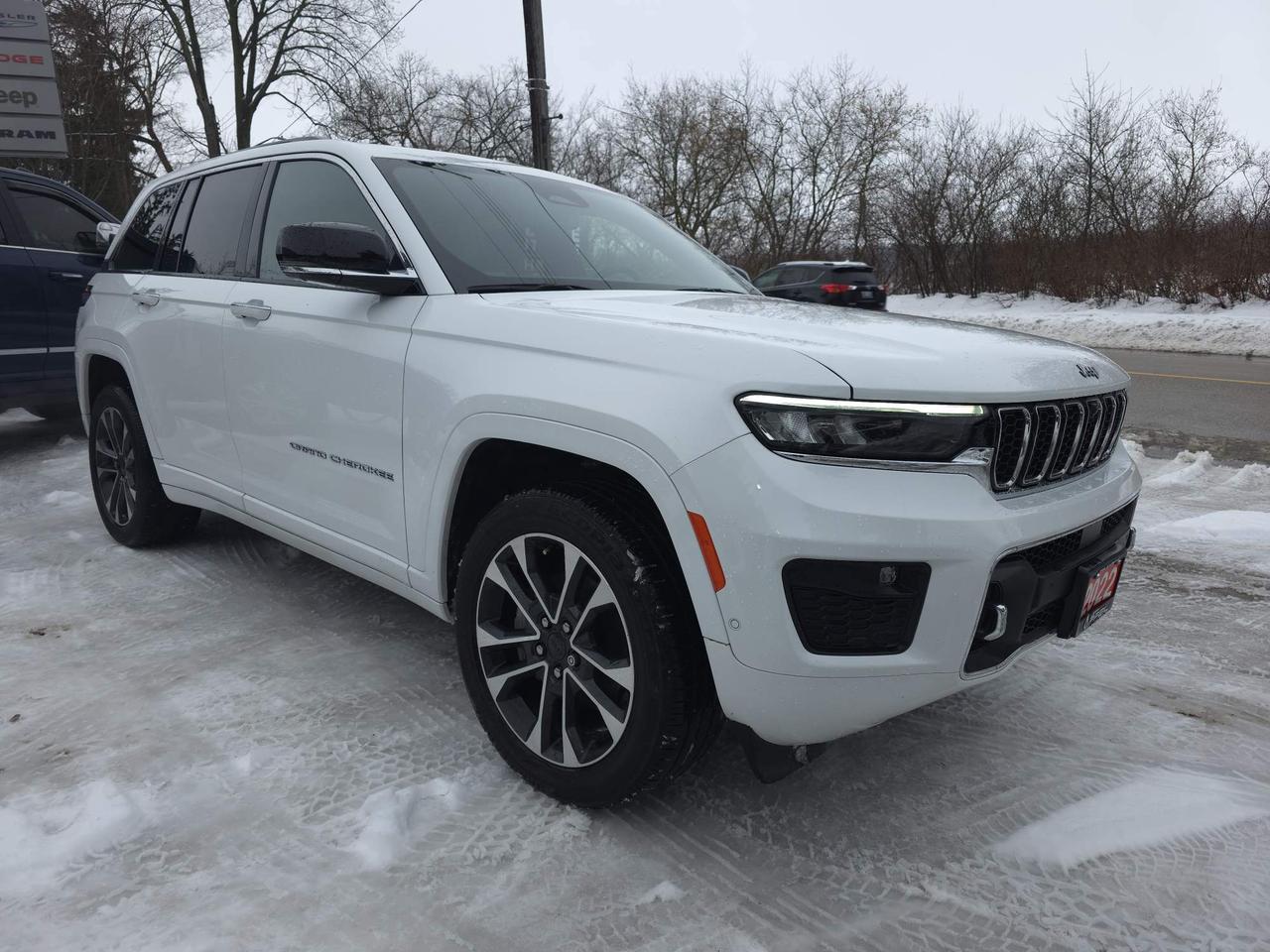 2022 Jeep Grand Cherokee Overland NAV! NAPPA LEATHER! LOW KMS! Photo2