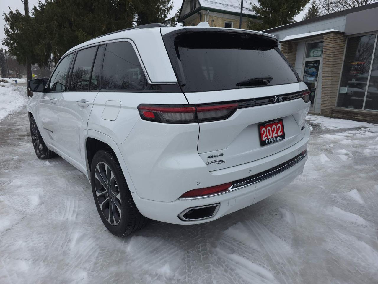 2022 Jeep Grand Cherokee Overland NAV! NAPPA LEATHER! LOW KMS! Photo