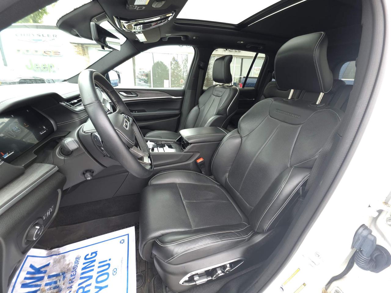 2022 Jeep Grand Cherokee Overland NAV! NAPPA LEATHER! LOW KMS! Photo